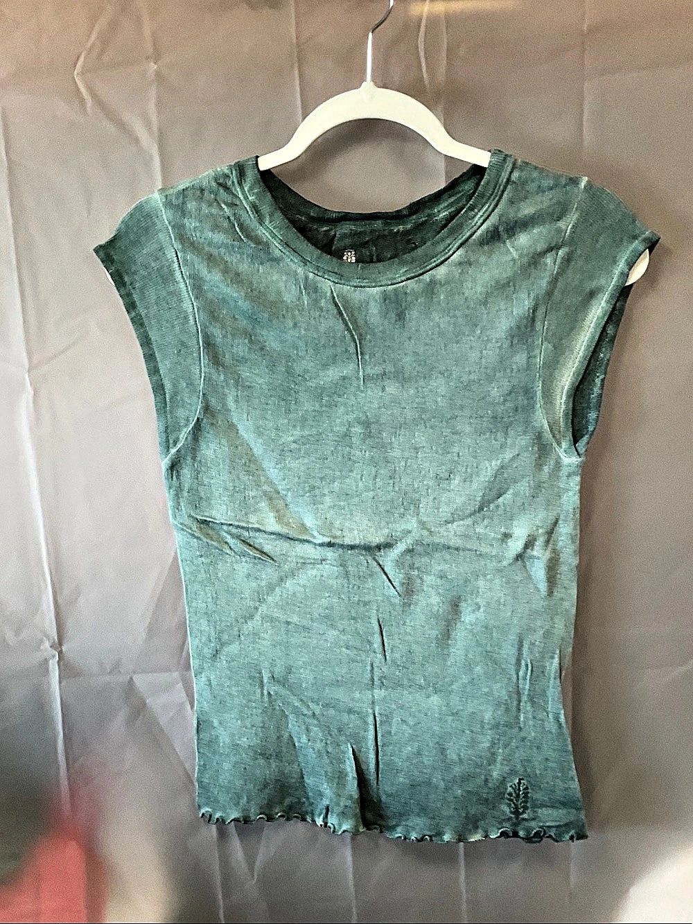 Free People Wait A Minute Baby Tee Raw-Edge Short Sleeve Tee in Green Size Small